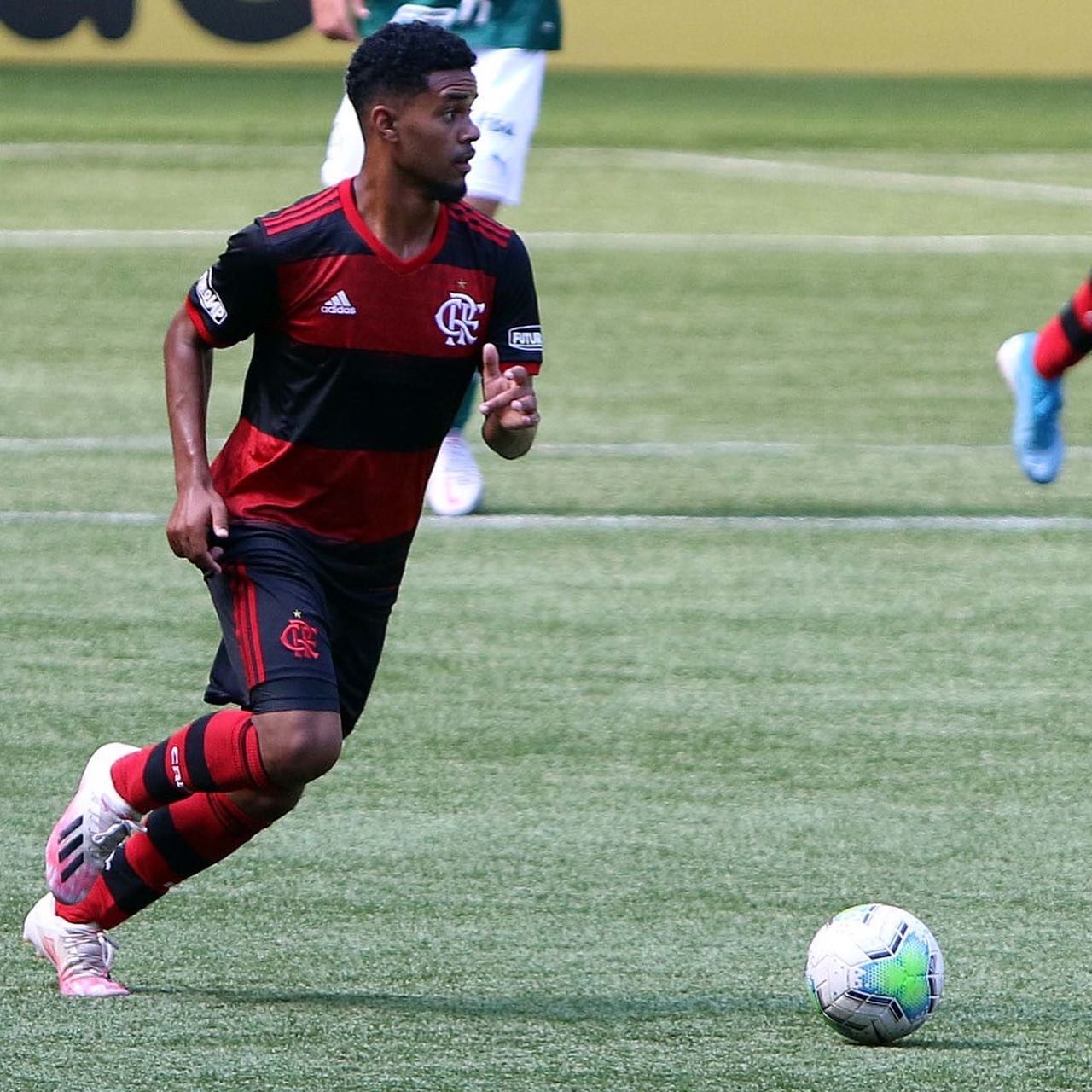 Amazonas FC anuncia ex-base do Flamengo como atacante para 2025