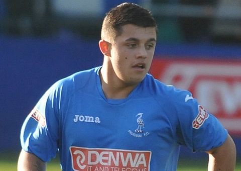 Jogador filmado fazendo sexo durante partida de futebol é demitido