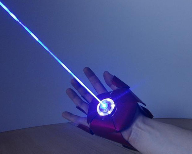 Fã de super-heróis cria luva do 'Homem de Ferro' capaz de destruir coisas