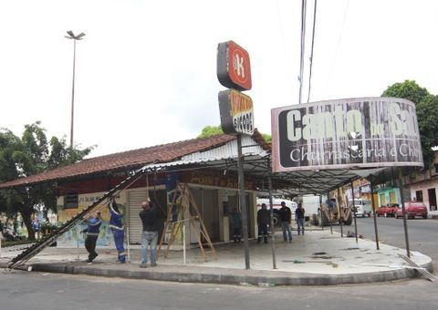 “Ponto do Bigode” construído em área institucional é demolido 