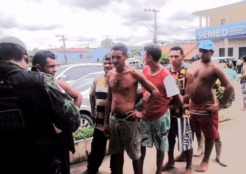 Sete homens são presos por comércio de drogas no centro