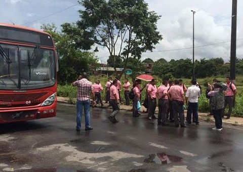 Motoristas de três linhas de ônibus param em protesto à falta de segurança