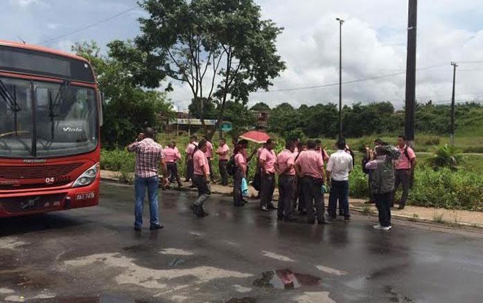 Motoristas de três linhas de ônibus param em protesto à falta de segurança