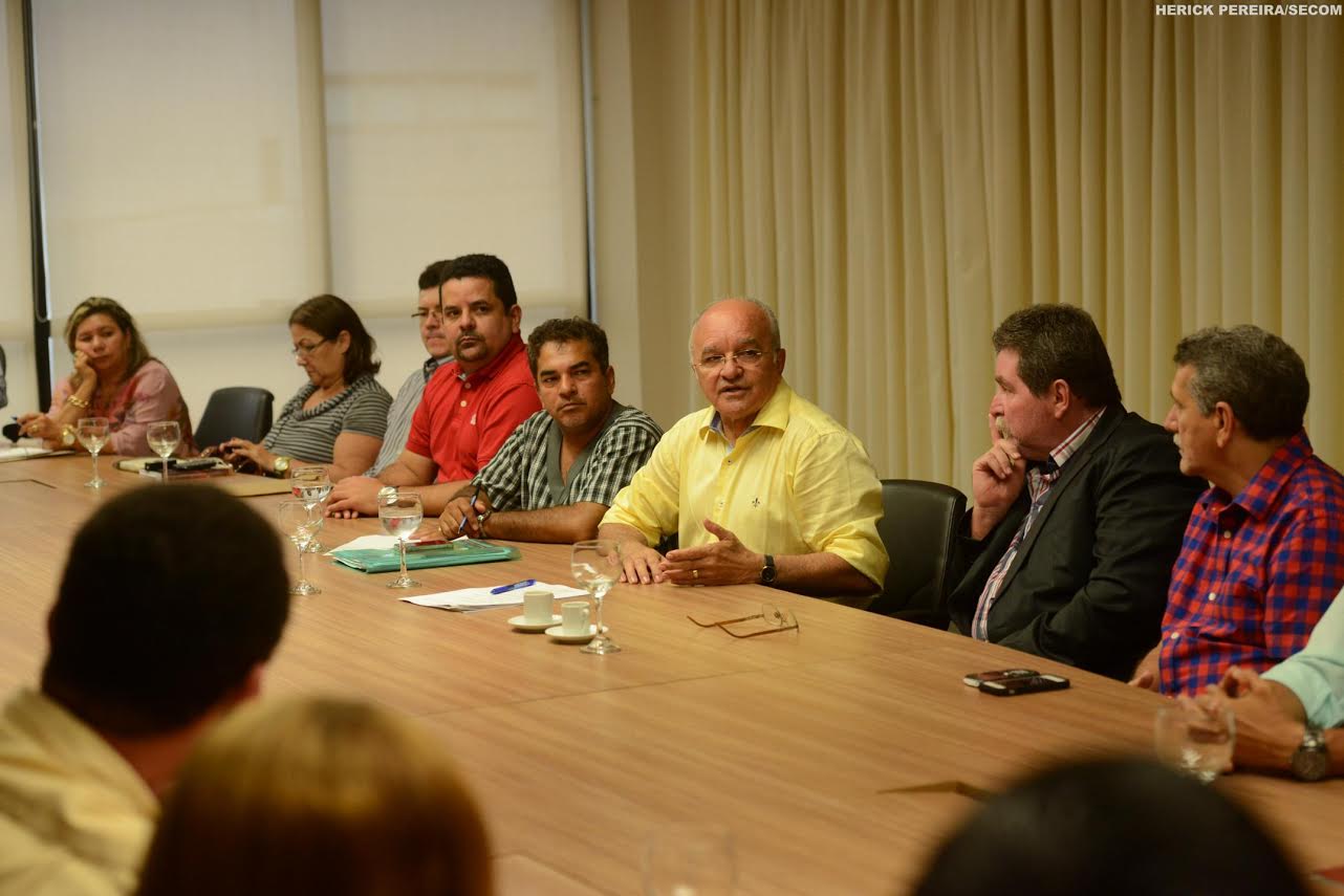 Melo reúne com  lideranças de trabalhadores  e abre contas do governo