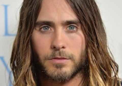  Jared Leto aparece com visual insano em 1ª foto oficial do "Coringa"; vem ver