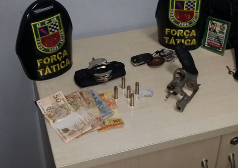 Homem é preso por tráfico de droga e porte ilegal de arma