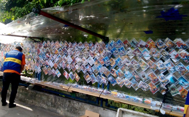 Polícia apreende CDs e DVDs piratas