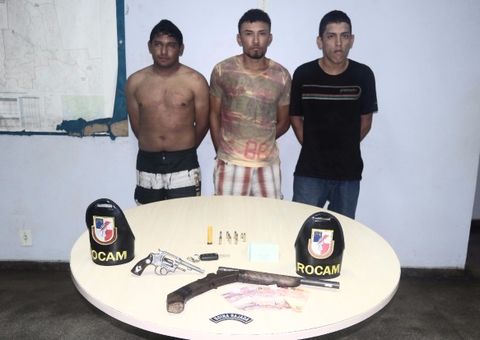 Assaltantes são presos depois de renderem frentista