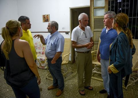 Em visita a bispos, prefeito gaante apoio à Paróquia de São Sebastião