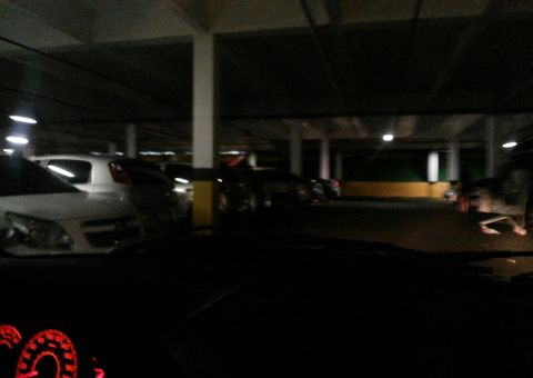  Cliente tem carro arrombado dentro de supermercado de Manaus