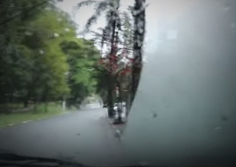 Confira uma dica bem simples para não deixar o vidro do seu carro embaçar