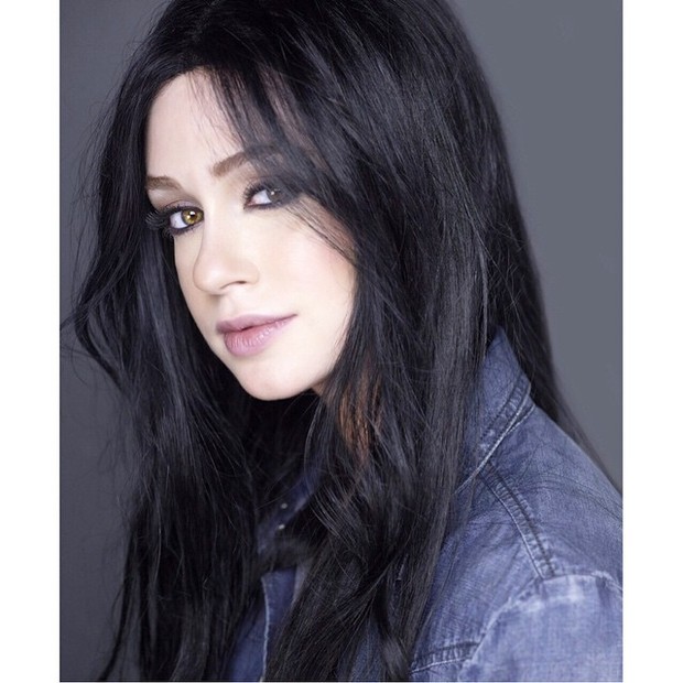 Marina Ruy Barbosa surpreende ao aparecer com cabelo escuro