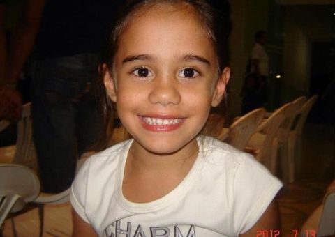 Ajude Giovanna. Ela tem apenas 8 anos e precisa da sua solidariedade
