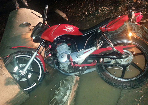 Buraco causa acidentes em área do Distrito Industrial de Manaus