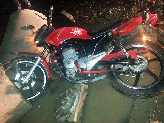 Buraco causa acidentes em área do Distrito Industrial de Manaus