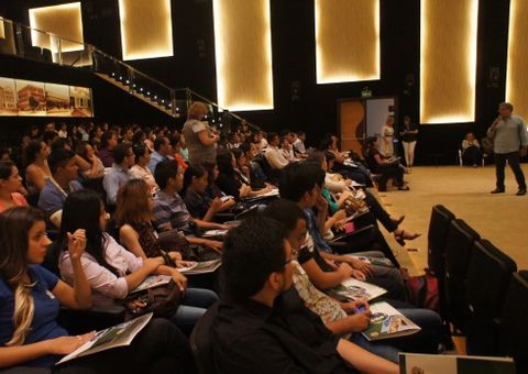 TCE recebe estagiários aprovados no processo seletivo de 2015