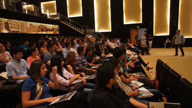 TCE recebe estagiários aprovados no processo seletivo de 2015