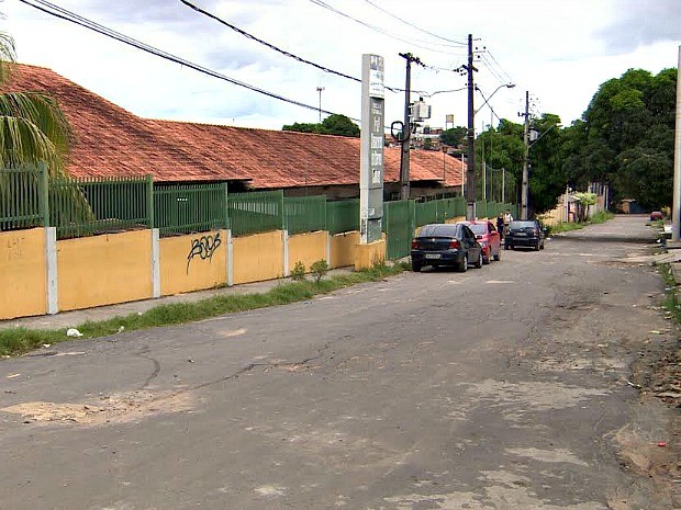 Quadrilha faz arrastão em escola e uma aluna fica ferida