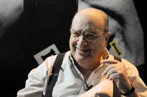 Em última aparição, Antônio Abujamra enfatiza "o que é a vida?". Ator morre aos 82 anos