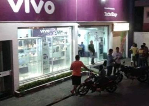 Armados e nervosos, homens fazem arrastão na Tech Village de Manacapuru