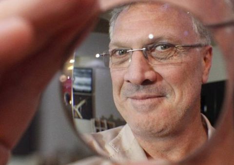 Após selinho em Galvão, Pedro Bial chama atenção no Instagram por fazer piada sobre partes íntimas