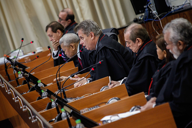 Graça Figueiredo pede vista de processo sobre aumento de desembargadores