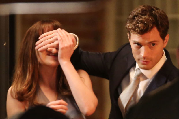 Vaza primeiro teaser de 'Cinquenta Tons Mais Escuros'. Vem ver