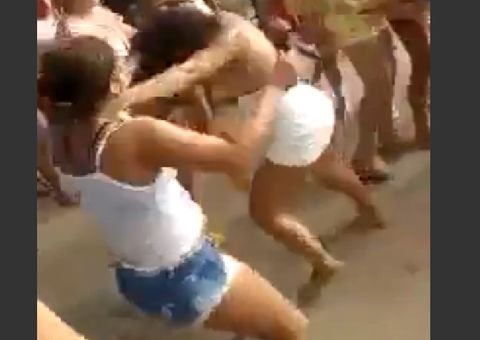  Mulher de preso dá "porrada" em amante que transava com presidiários comprometidos