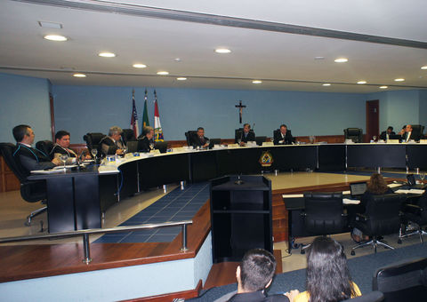 Prefeito de Caapiranga é condenado a devolver mais de R$ 1,5 milhão aos cofres