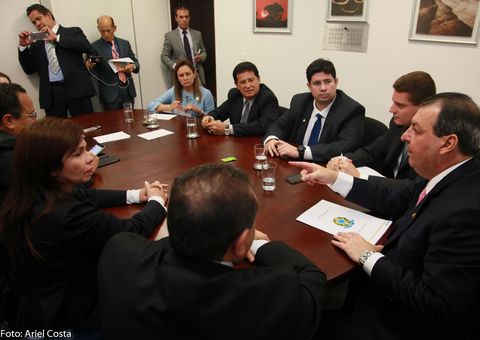 Bancada do Amazonas  reúne e cria duas frentes parlamentares