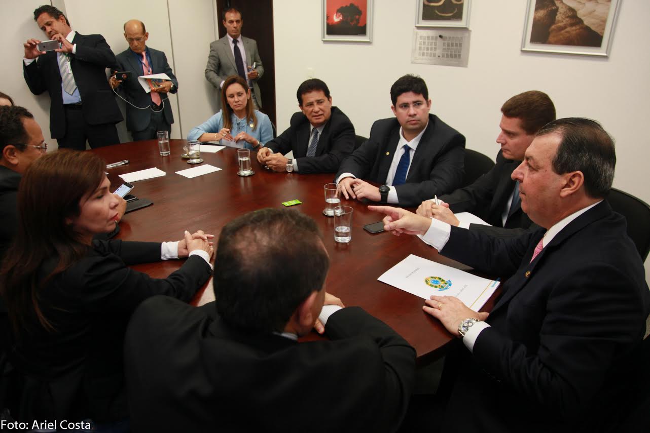 Bancada do Amazonas  reúne e cria duas frentes parlamentares
