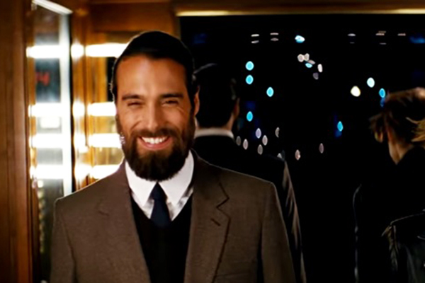 Conheça melhor o modelo gato do comercial da Trivago