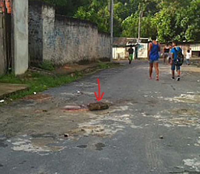 Homem é encontrado morto com o crânio desfigurado 