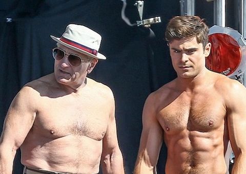 Robert De Niro é flagrado botando a mão onde não deveria em Zac Efron