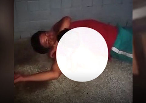 Índio embriagado em rodoviária não acorda e filho chora desesperado. 