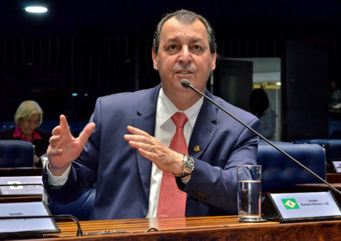 Omar diz a Temer que não aceita indicação política para Suframa