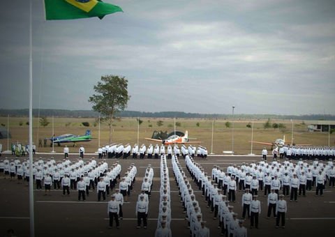 Força Aérea oferece mais de 200 vagas para homens e mulheres em todo o Brasil; confira