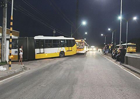 Idoso é baleado no peito dentro do ônibus em Manaus