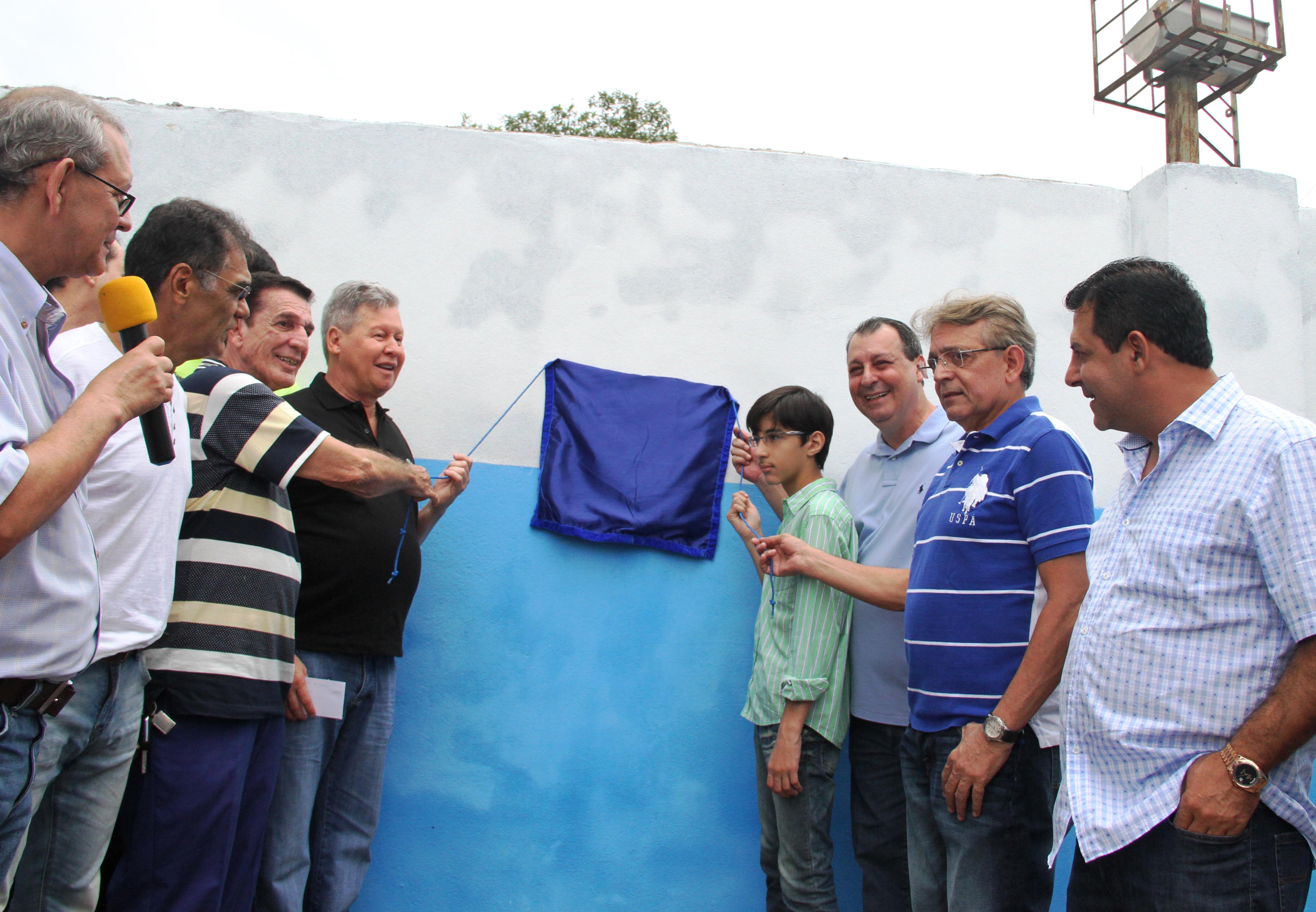 Omar Aziz recebe homenagem do seu time de coração