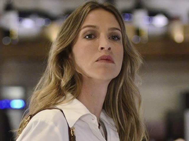 Luana Piovani se irrita com seguidora e polemiza na web: "Sou muito mais rica que o meu dinheiro, burrilda"