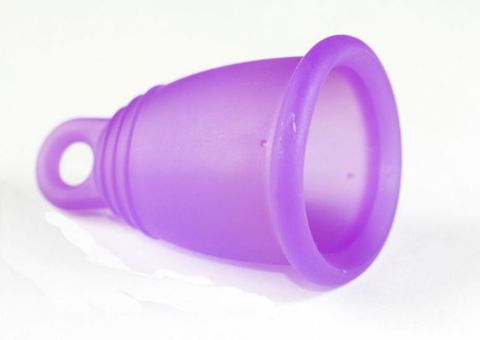 Conheça o copo menstrual e saiba porque as mulheres estão largando o absorvente