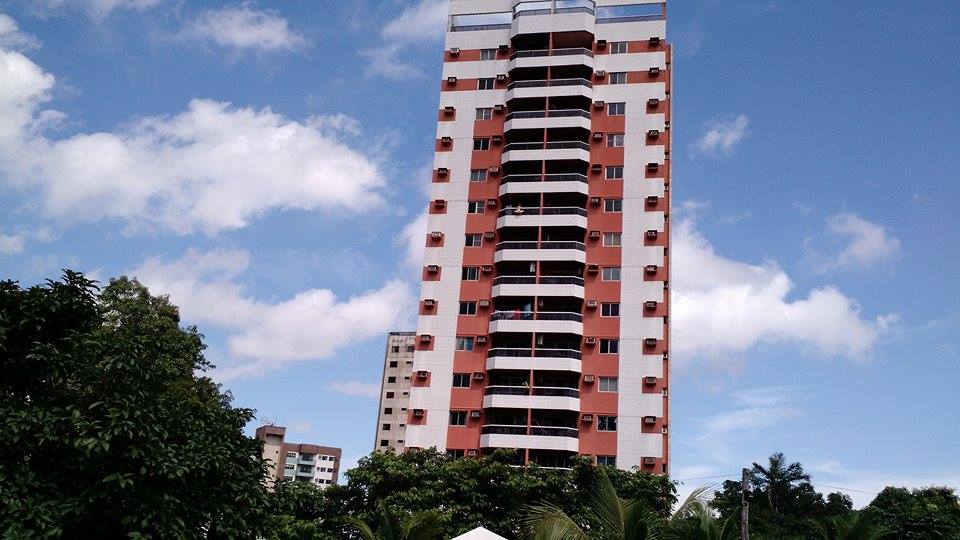 Homem ameaça se jogar de prédio no Eldorado neste sábado