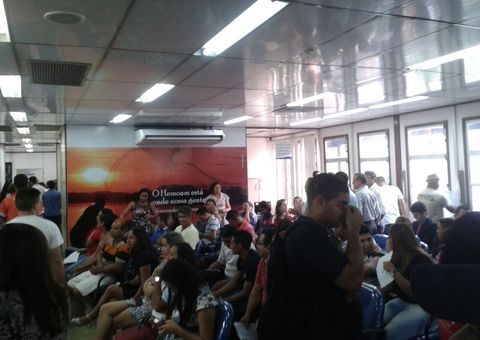 Doador de sangue reclama de superlotação  e desconforto no Hemoam