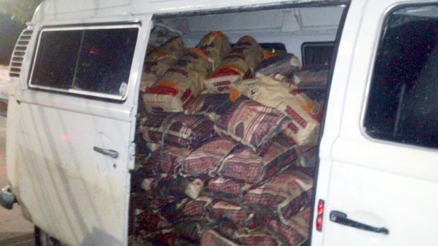 700 kg de carvão vegetal são apreendidos na AM-010