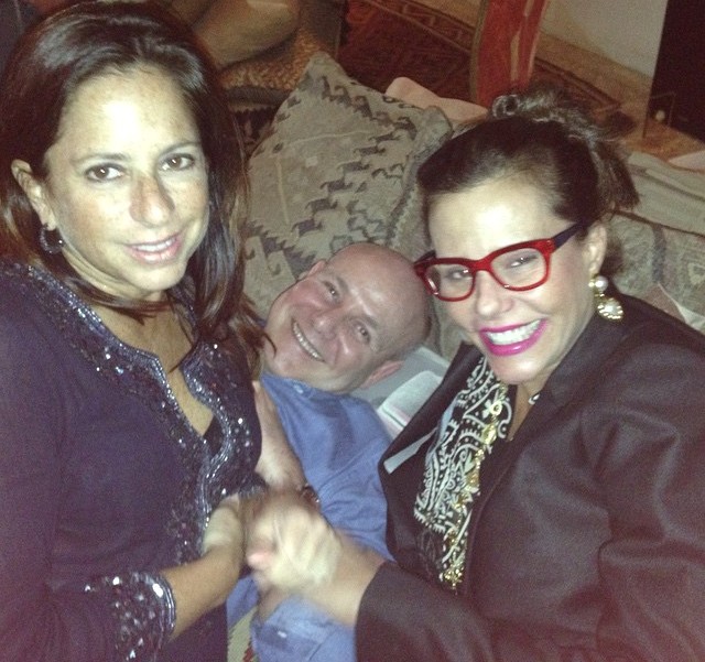 Socialite faz jantar para sua mãe morta