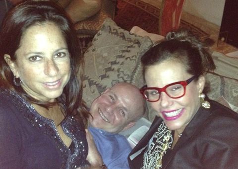 Socialite faz jantar para sua mãe morta