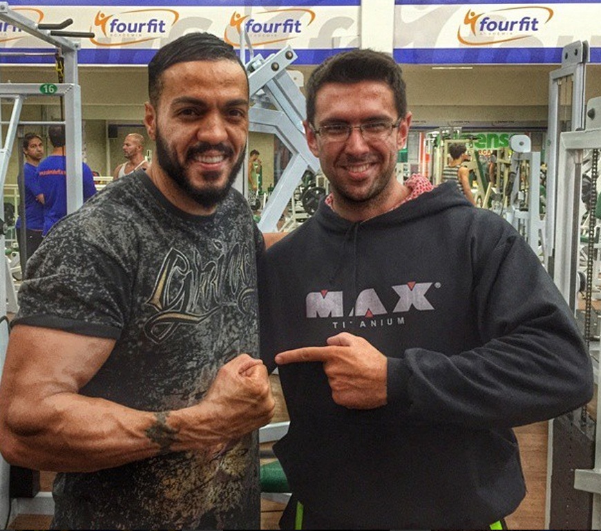 Belo aparece fortão e deixa internautas de queixo caído com mudança