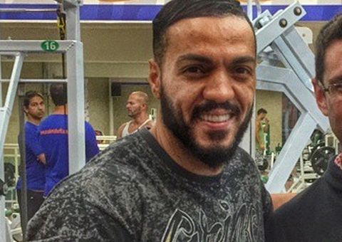 Belo aparece fortão e deixa internautas de queixo caído com mudança