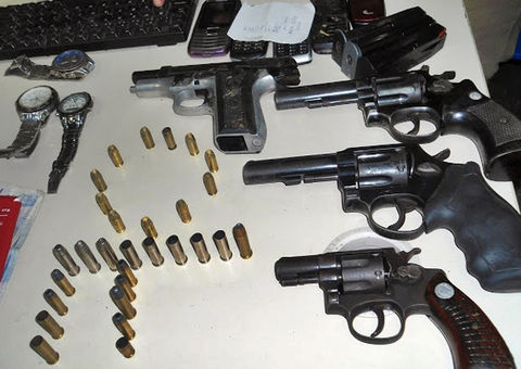 Quadrilha é presa no momento que arquitetava assaltos