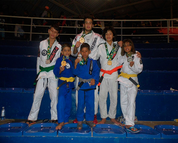 Falta de apoio é superada com medalhas